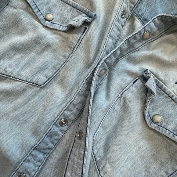 LEGAND by LUCKY BRAND Light Blue Denim Shirt w/ Embroidered Detail & added flare - Picture 7 of 8